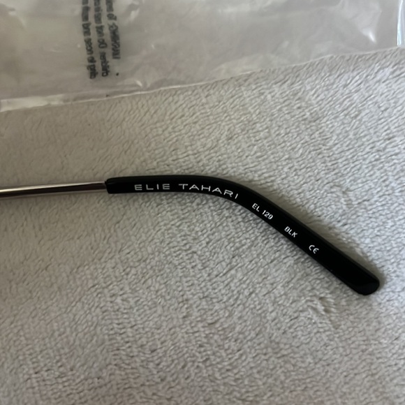 Tahari aviator sunglasses - Picture 2 of 3